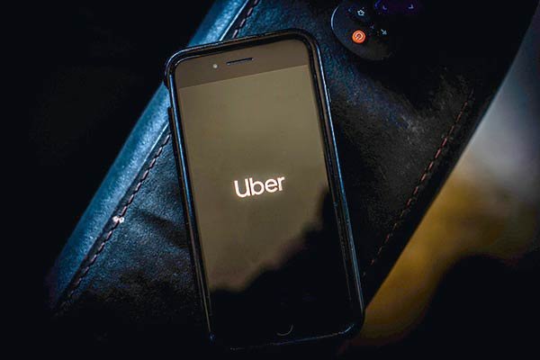 Auge del delivery en pandemia no salva a Uber de las pérdidas