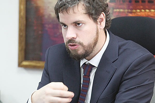 Vacunación: Álvaro Bellolio aclara que quienes hayan ingresado de forma clandestina a Chile podrán vacunarse, pero los que vengan a futuro no