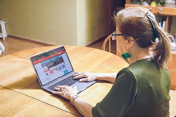 Los adultos mayores pierden terreno en la recuperación del empleo en la Región Metropolitana