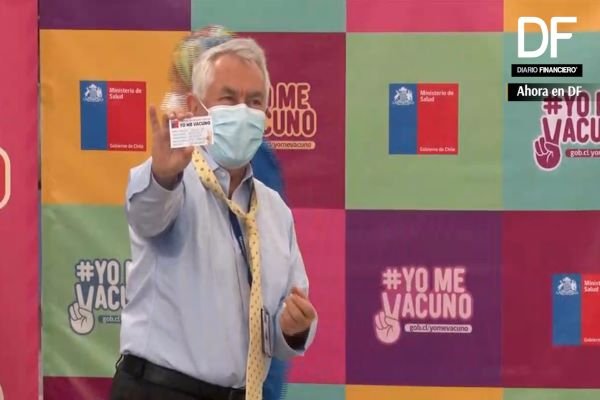 Ahora en DF| Ministro Paris se vacuna e invita a migrantes a concurrir sin miedo a los centros de inoculación