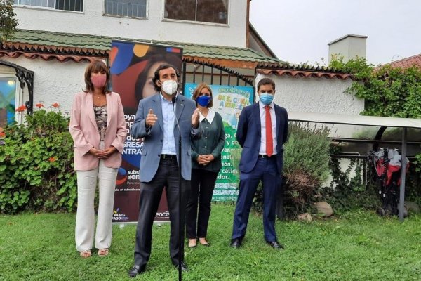 <p>La ministra Zalaquett y el titular (s) de Trabajo, Fernando Arab, presentaron ayer el beneficio.</p>