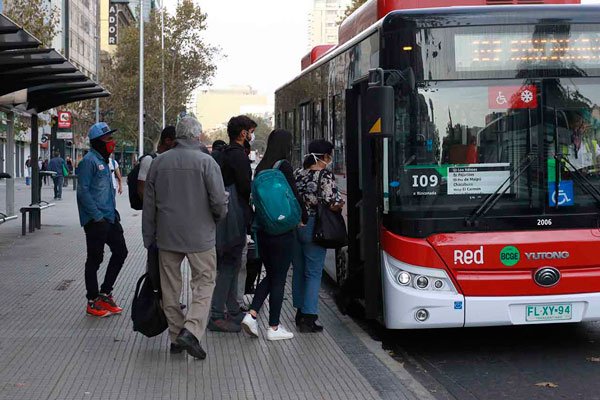 Viajes en transporte público suben 2%