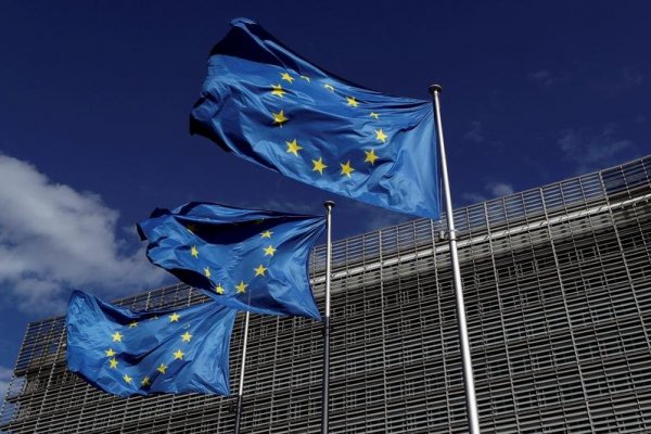 El balance de la eurozona para el 2020: El PIB cayó menos de lo previsto y el empleo tuvo un respiro a fin de año