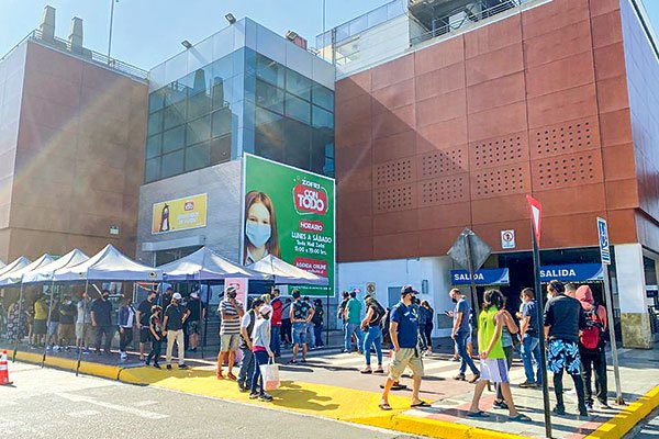 Así lucía ayer el centro comercial de la Zona Franca de Iquique.