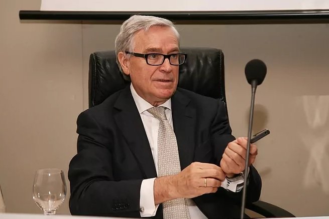 <p>Fallece Francisco Luzón, hombre clave de la expansión de Santander en Chile y la región y exdirector de Latam</p>