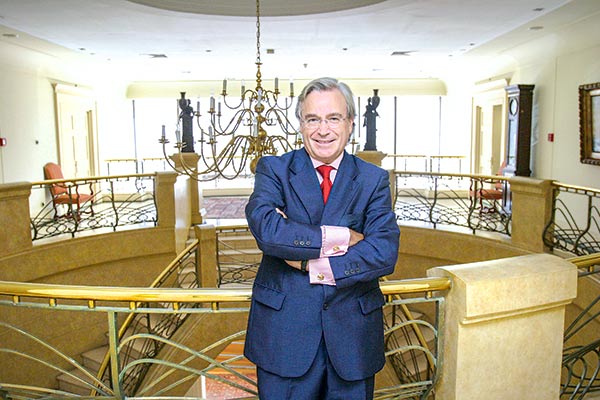 Los chilenos que trabajaron con Francisco “Paco” Luzón cuentan cómo fue la expansión de Santander