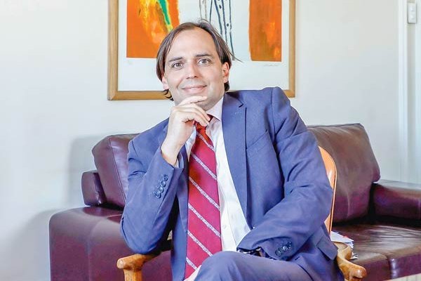 Matías Acevedo director de presupuestos.