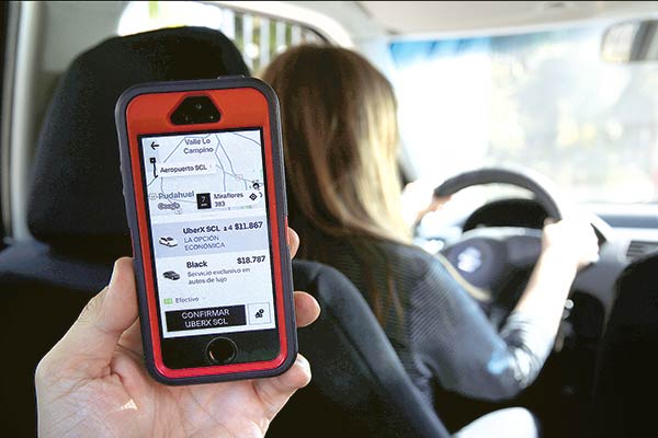 Debate sobre regulación de apps de transporte en Chile bajo presión, tras fallo en Reino Unido contra Uber