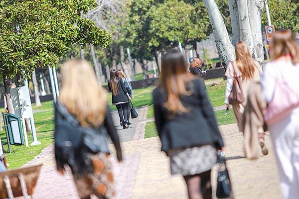 Banco Mundial advierte que las legislaciones a nivel global limitan las oportunidades económicas de las mujeres