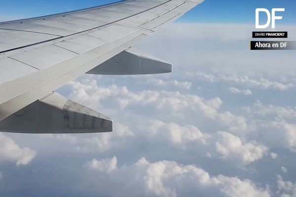 <p>Ahora en DF| Transporte de pasajeros aéreo cayó 71% en comparación a enero de 2020</p>