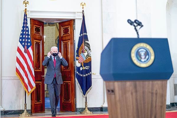 Biden ordena revisar las cadenas de suministro para asegurar bienes esenciales