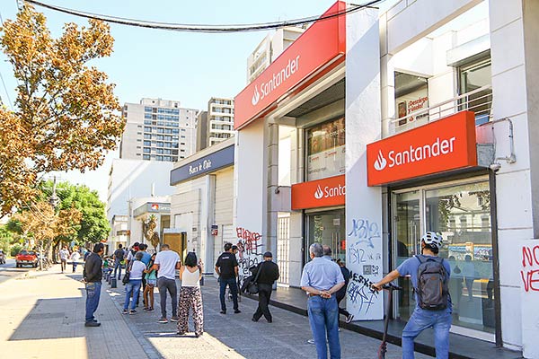 Banca aumenta sus ganancias en enero pero colocaciones del sistema caen por primera vez desde 2009