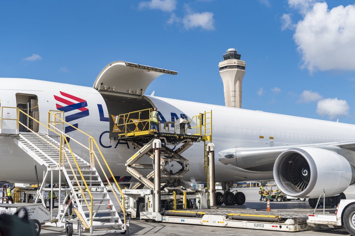 <p>Latam transforma ocho aviones de pasajeros para aumentar en 80% su capacidad de carga</p>