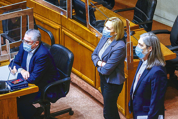 Gobierno apuesta a junio para sacar pensiones y oposición sube vara para reformar AFP