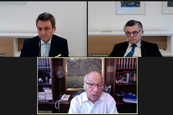 Corbo ve un futuro "auspicioso" para la economía chilena, pero advierte sobre los efectos de la discusión política