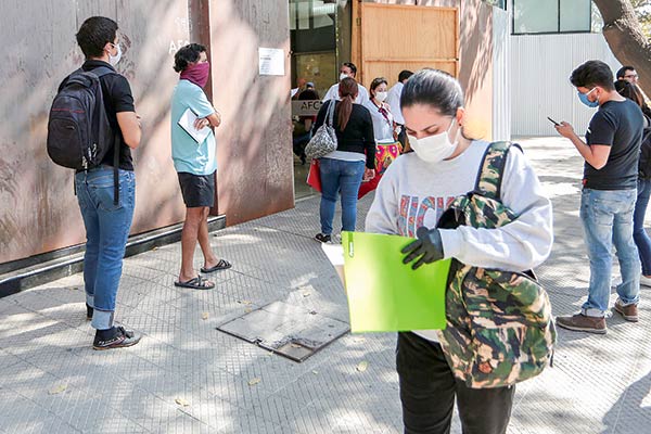 Cotizantes sub-25 de las AFP llegan a su nivel más bajo desde 2006