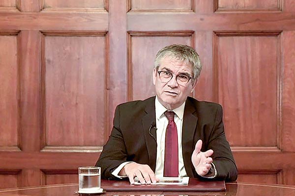 Marcel pone paños fríos por inflación y asegura que tasa se quedará en nivel mínimo