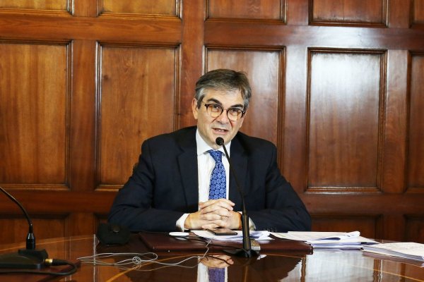 <p>Marcel advierte sobre alza del empleo informal y necesidad de recuperar niveles de stock</p>