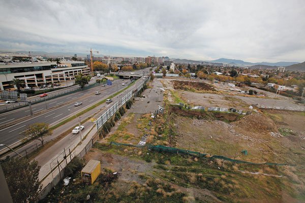 Los cuatro proyectos por más de US$ 1.000 millones que Cencosud mantiene completamente frenados en Chile