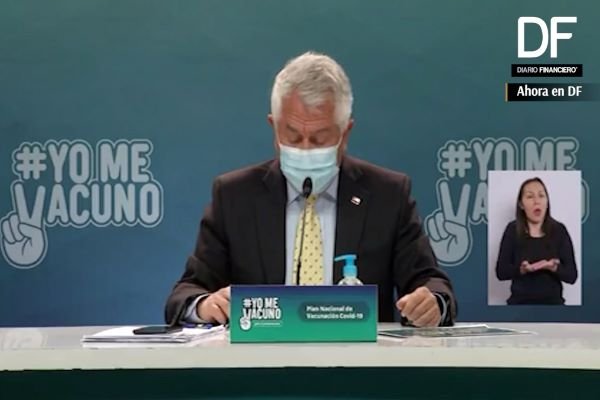 <p>Ahora en DF| Ministerio de Salud informa que 9 comunas de la RM retroceden a cuarentena</p>