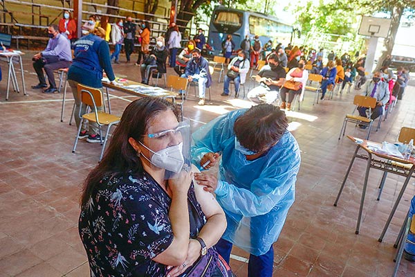 La vacuna sigue impulsando mejora en perspectivas de PIB pese a confinamientos