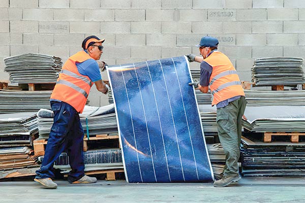 Uno de los focos del centro es la economía circular para paneles solares.