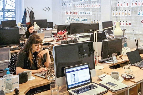 "Aventurero Cerro El Plomo" y "Mi cartera Tranqui": la nueva estrategia de las AGF para atraer a los millenials