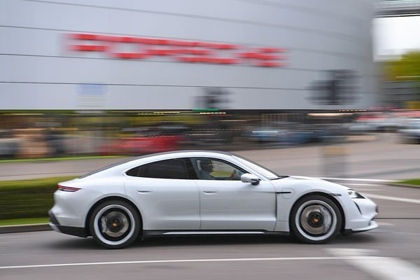 Porsche espera introducir más autos eléctricos en el mercado latinoamericano durante 2021