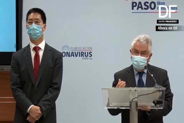 <p>Ahora en DF| Paris anuncia que este domingo arribará a Chile 2 millones más de vacunas Sinovac</p>