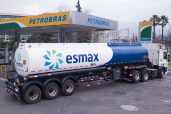 Southern Cross Group concreta primera colocación de bonos de Esmax Distribución