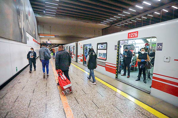 Se desata disputa por esquina de oro de Santiago que será estación del Metro