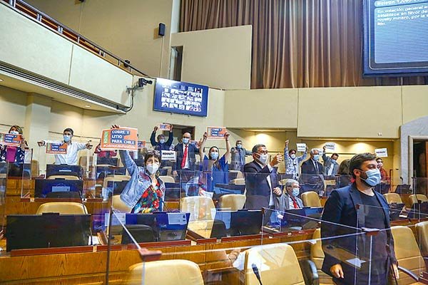Cámara de Diputados aprueba proyecto que crea un nuevo royalty al cobre y al litio