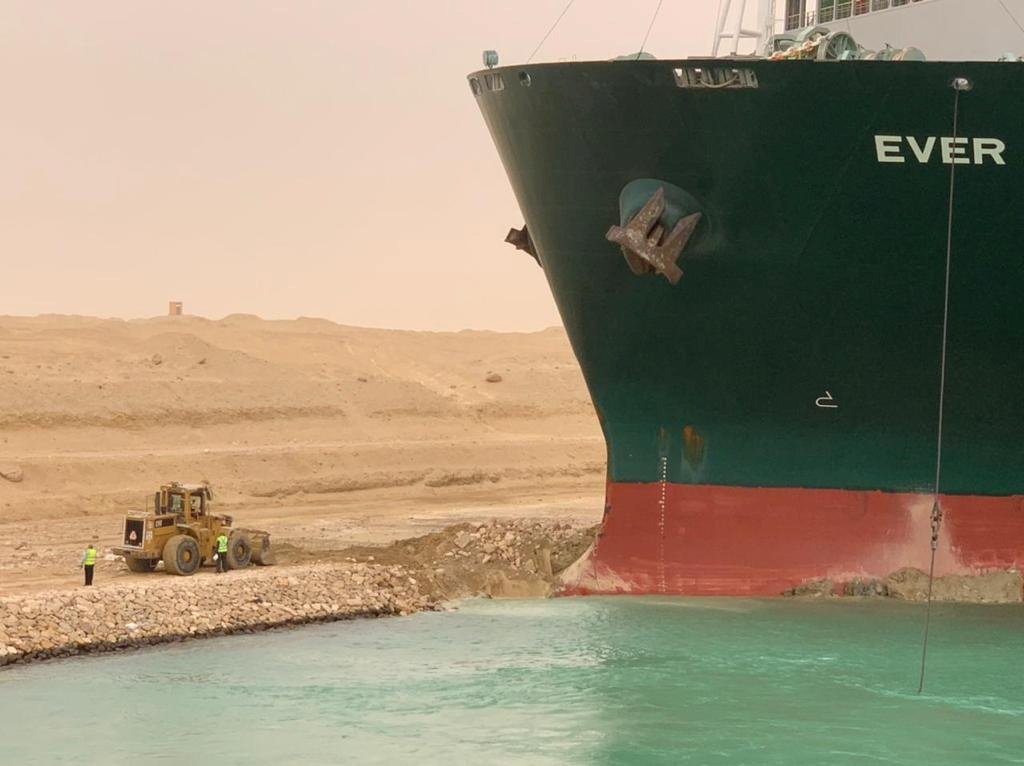 <p>¿Por qué es importante el bloqueo del canal de Suez?</p>