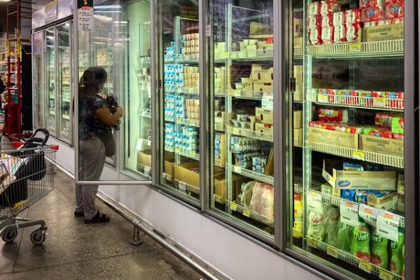 Ventas minoristas en la RM se desaceleran en febrero ante caída de la actividad en supermercados