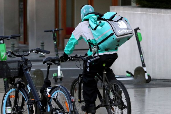 Firma británica de delivery reduce el rango de precios antes de debutar en la Bolsa de Londres