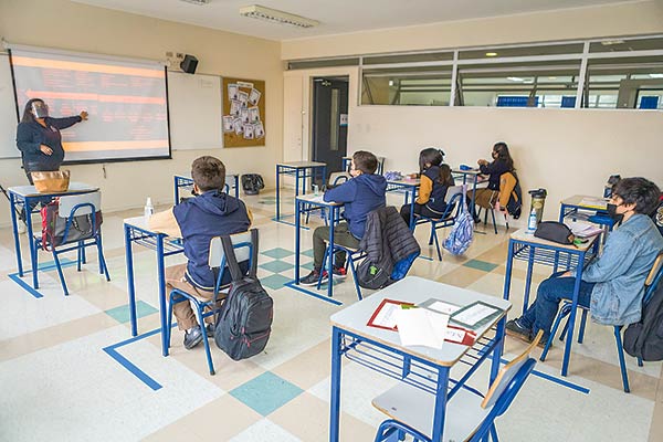 Reducir brechas de información entre apoderados y colegios ayuda a mejorar rendimiento académico