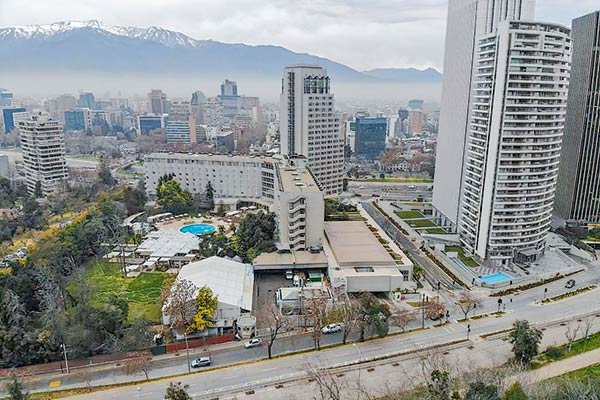 Inmobiliaria Alto Mirador dice que proyecto en el Sheraton "cumple con todas las exigencias" tras cuestionamientos de la Contraloría