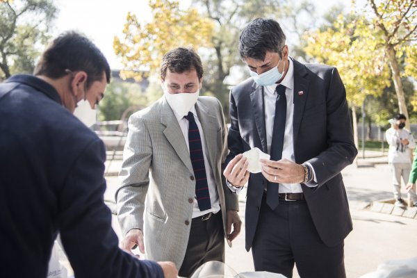 El Ministro de Ciencia, Andrés Couve junto al vicepresidente ejecutivo de Corfo, Pablo Terrazas