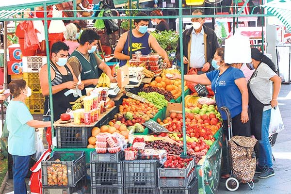 ¿Se moderarán las expectativas? IPC subió menos de lo previsto en marzo a raíz de caída en los alimentos