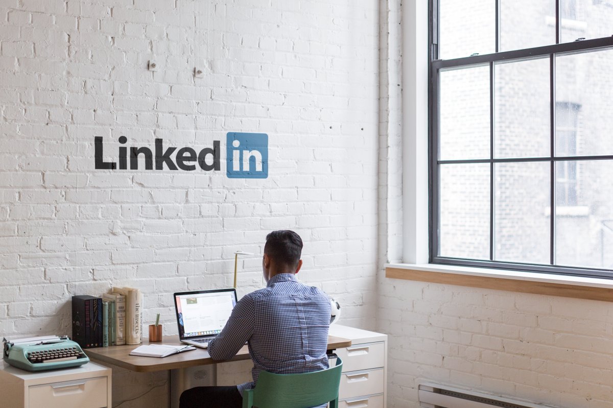 <p>¿Cómo cuidarse de las filtraciones de LinkedIn y Facebook?</p>