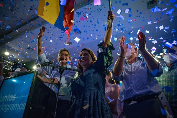Bonos de Ecuador suben con fuerza tras triunfo de Guillermo Lasso