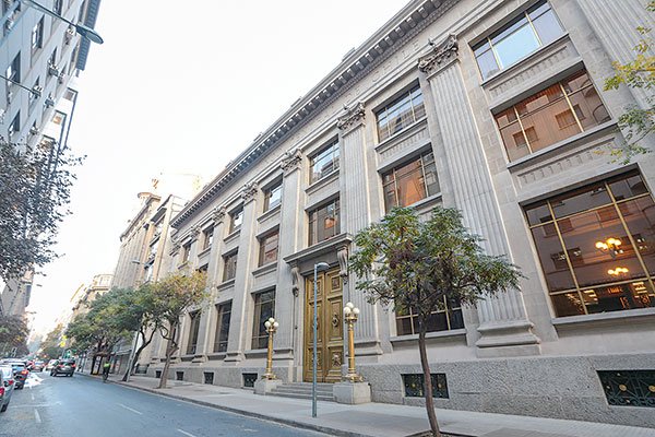 Operadores financieros anticipan que el Banco Central aumentará la tasa de interés de aquí a un año y que el dólar seguirá en torno a $ 700 en el corto plazo