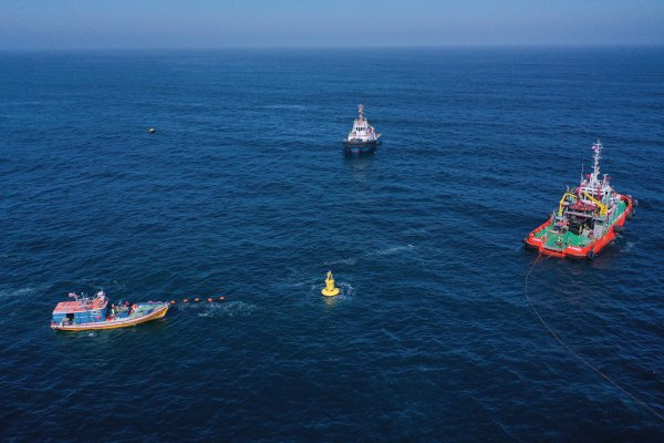 Enel Green Power instala el primer convertidor a escala completa de energía de olas en Chile