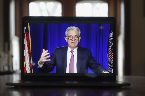 Encuesta Bloomberg a economistas: Fed anunciará recorte a compras de bonos en el cuarto trimestre