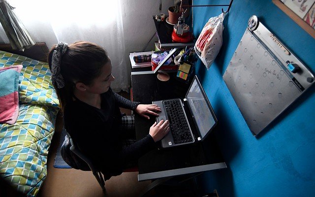 <p>Los tiempos de desconexión y el pago de asignaciones para operar: los temas pendientes a un año de la Ley de Teletrabajo</p>