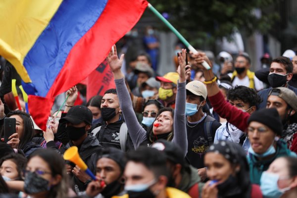 <p>El mercado ya está tratando la deuda de Colombia como bonos basura anticipando fracaso de reforma fiscal</p>