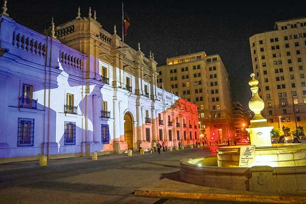 Mayoría de los expertos del Panel UC se muestra reticente a idea de cambiar el sistema presidencial