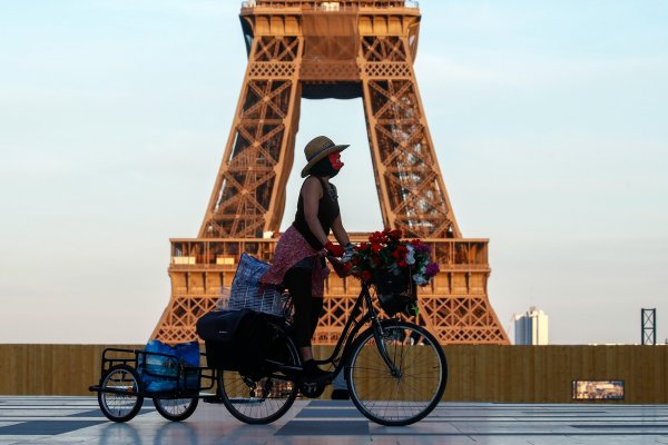 Comisión Europea recomienda relajar restricciones de viaje para turistas vacunados
