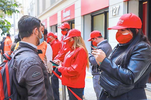 AFP reciben más de 3,2 millones de solicitudes durante primer día del proceso