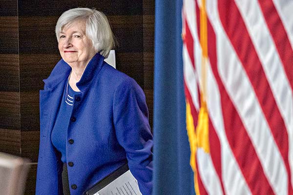 Yellen reconoce que es posible un alza de las tasas de interés, pero luego matiza y ratifica independencia de la Fed